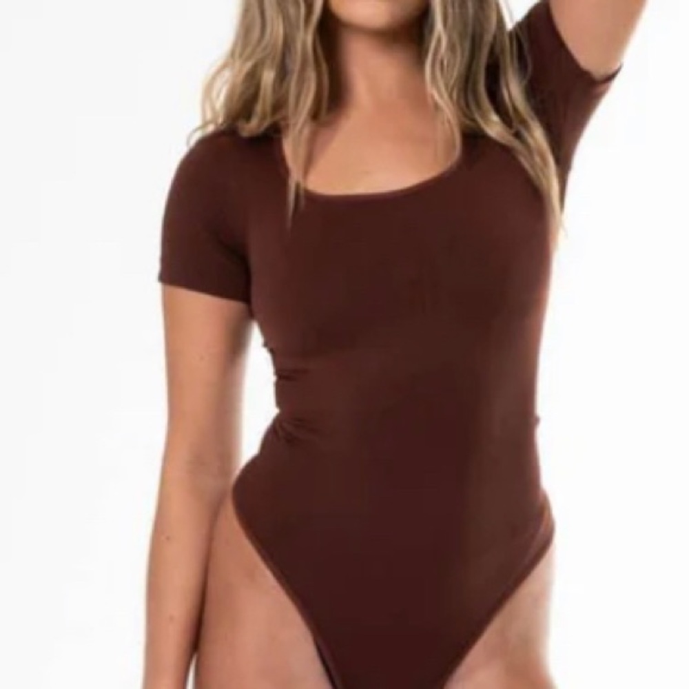 Shaping bodysuit